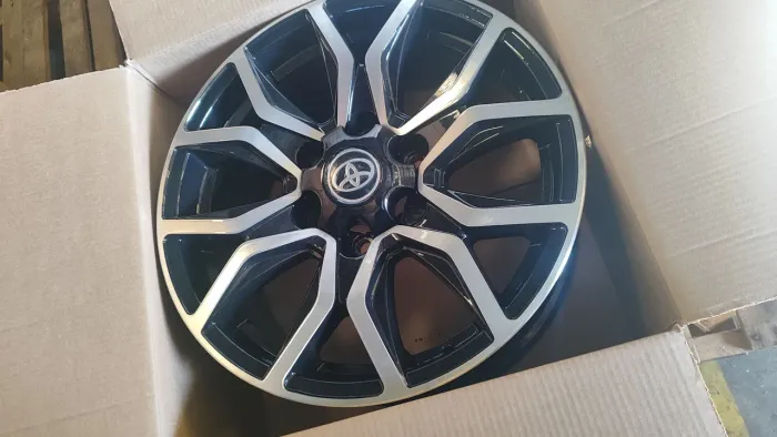 Roda aro 18 Toyota Hilux aro 18 novas jogo 4000 avista não dou desconto 