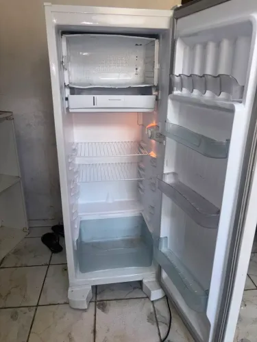 Geladeira esmaltec (frete grátis)