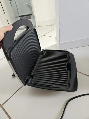 Grill elétrica - 110v - seminova sem defeitos 