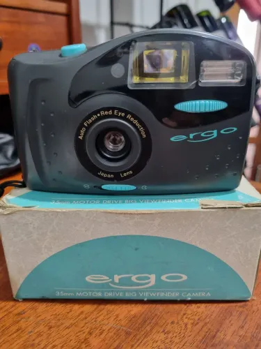 Máquina fotografica antiga marca ergo funcionando
