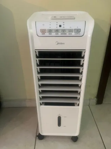 Climatizador portátil frio Midea AKAF1 branco 127V com controle remoto