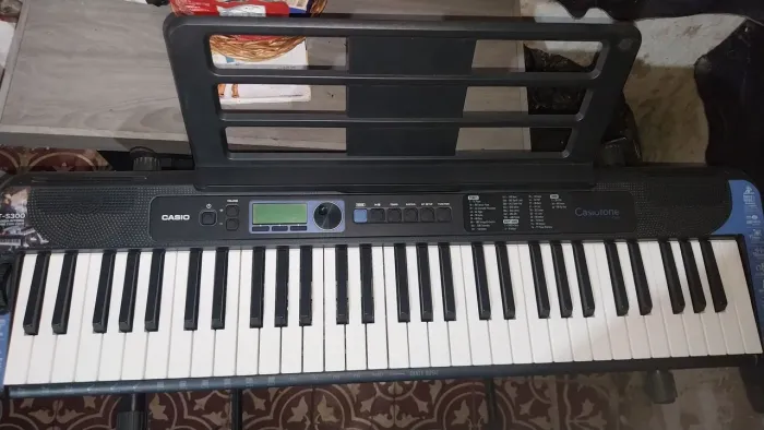 Teclado Casio CT-S300 com acessórios