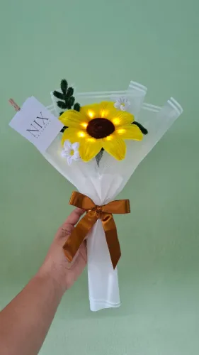 PRESENTE BUQUE DE GIRASSOL FLOR ETERNA COM LED