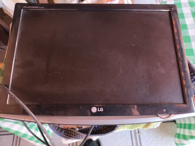 Monitor LG flatiron W1752T