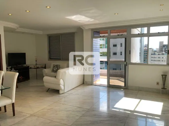 Apartamento mobiliado com área de 160m², 03 Quartos, 01 Suíte e 02 vagas de garagem, no Ba