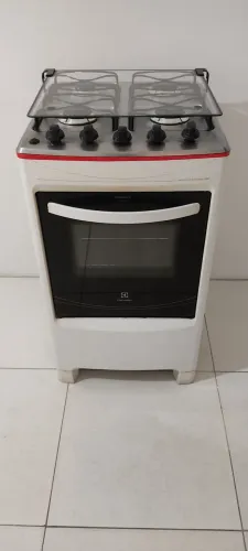 Vendo um fogão Electrolux, original. valor 320.