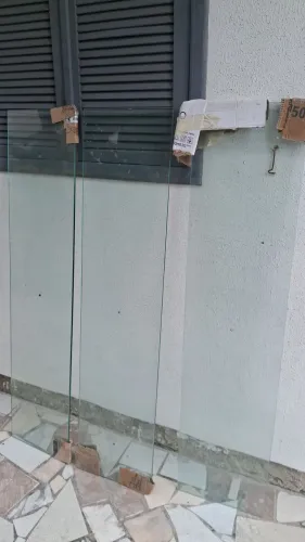 Prateleiras grossas de vidro