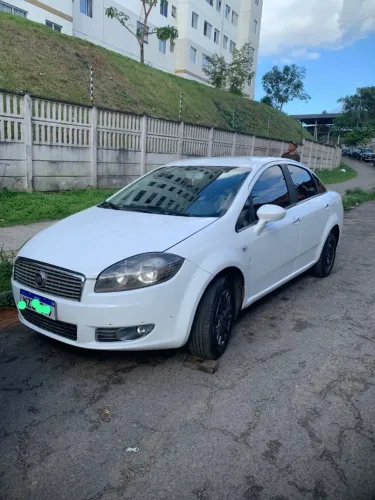 Fiat Linea Essence 1.8 Flex 16V 4P 2012