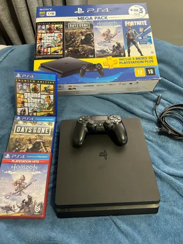 Vendo Ps4 Slim de 1TB, Vem com 3 Jogos e 1 Controle 
