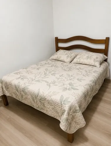 Cama madeira maciça