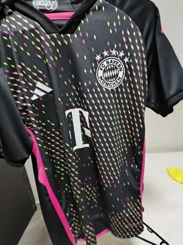 2 CAMISETAS NOVINHAS - GRÊMIO E BAYERN DE MUNIQUE ALTÍSSIMA QUALIDADE