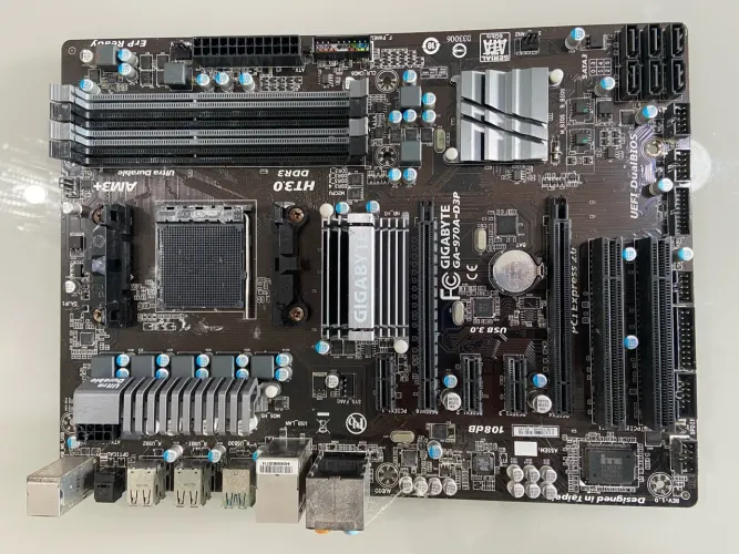Placa mãe Gigabyte AM3+ 