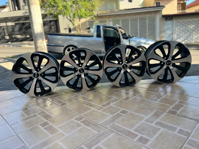 Vendo rodas 18 furacão 5x114 original da Kia