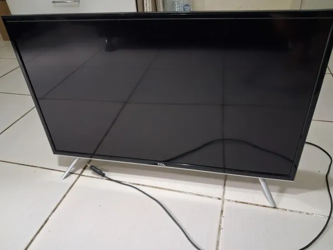 TV TCL Estragada