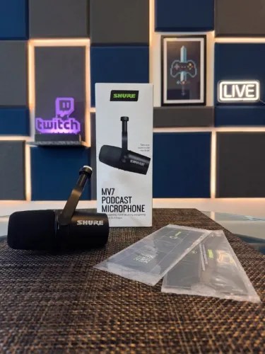 Microfone Shure MV7 USB / XLR Podcast e Streaming Profissional Impecável