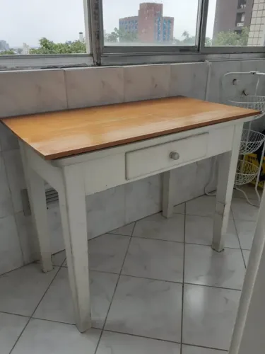 Mesa Auxiliar de Madeira 