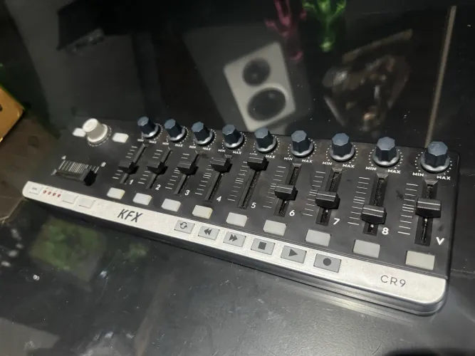 Controlador Midi KFX CR9