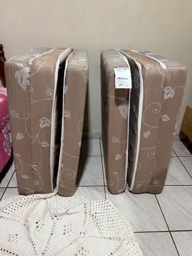 2 colchão dobrável praticamente novo