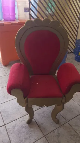 Vende-se trono infantil formatura, precisando de reparos