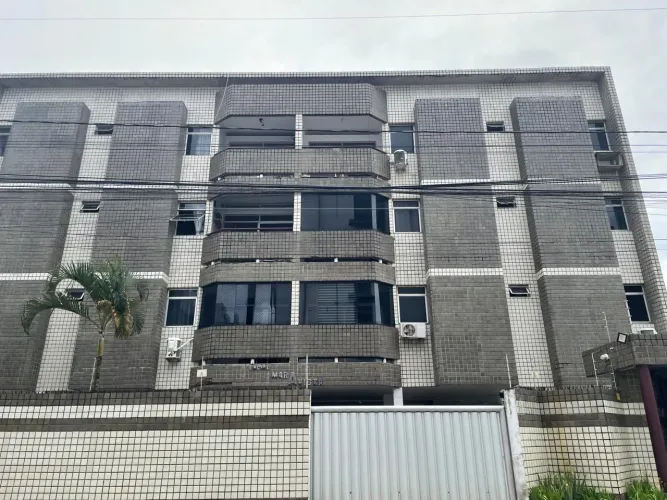 Vendo apartamento com 100m2 na Praia do Bessa