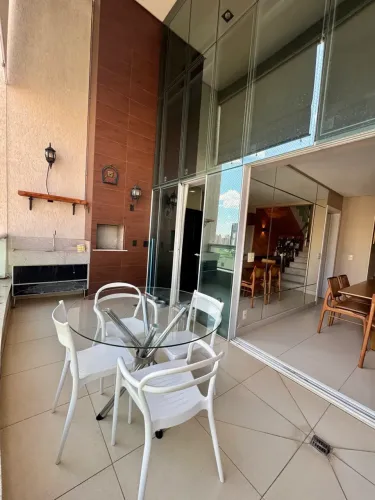 Lindo Duplex de frente a Praça do Triângulo. 3 suiítes, churrasqueira carvão e escaninho