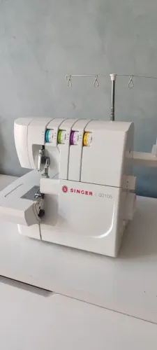 Máquina de costura overloque 