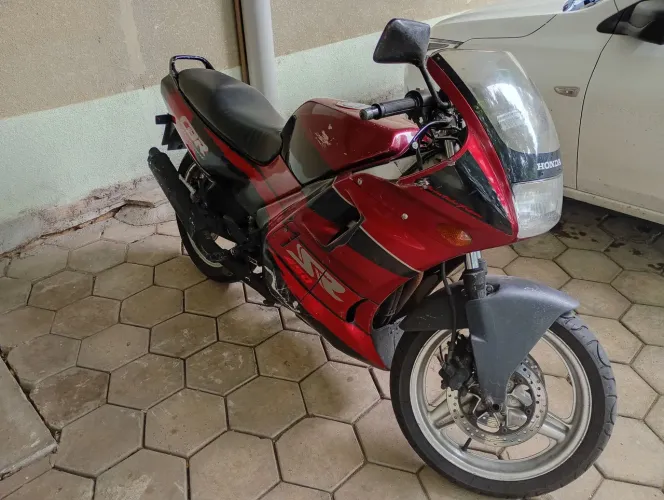 Vendo ou Troco CBR 450 SR 91 R$11.700,00
