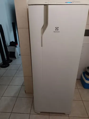 Refrigerador Frost Free ELECTROLUX - mod.RFE39