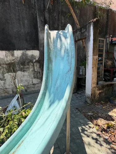 Toboágua de fibra e escada de alumínio