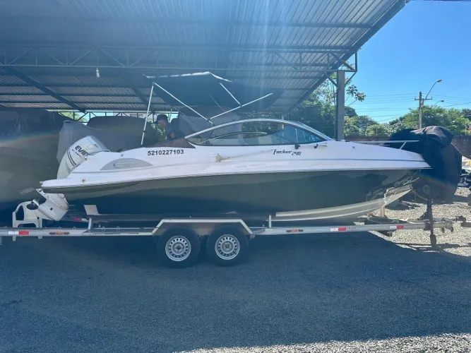 Focker 240 c/ banheiro elétrico - Ano 2011