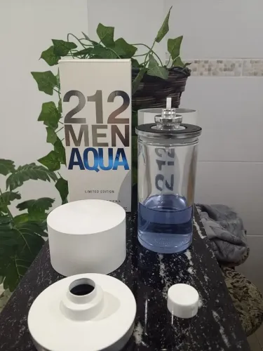 Perfume 212 Men Aqua frasco de 100ml.