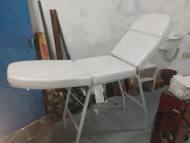 Vende-se Maca de estética e cadeira semi nova