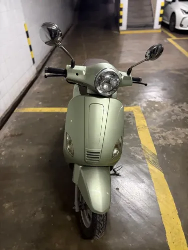 Scooter Bee com kit 80cc, pouco rodada(apenas 7000km) e em estado impecável