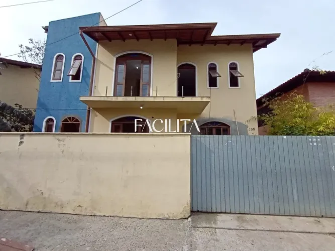 Casa com 2 quartos no bairro Lagoa da Conceição, Florianópolis.