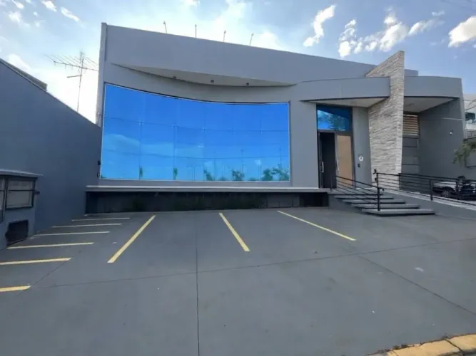 Prédio comercial com mezanino para locação no Jd. bela vista - Bauru / SP