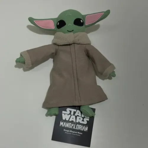 Pelúcia Baby Yoda Star Wars - The Mandalorian Importado com Imãs