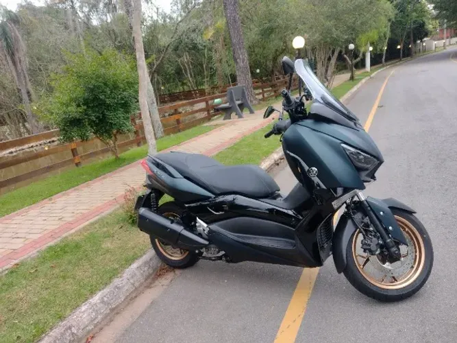 YAMAHA XMAX 250 