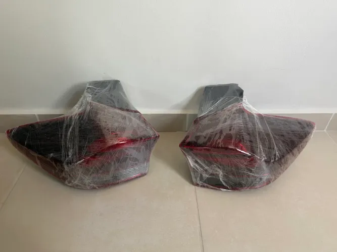 Vendo par de farol traseiro da TRACKER LT 2019 a 2026