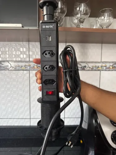 Vendo Torre de tomada de embutir com 3 tomadas 1 entrada USB e 1 entrada USB-C