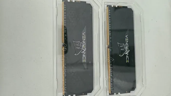 Memoria Ram 32Gb 2x16Gb 3200Mhz Rgb Corsair Vegeance (Seminova 3 meses de garantia)