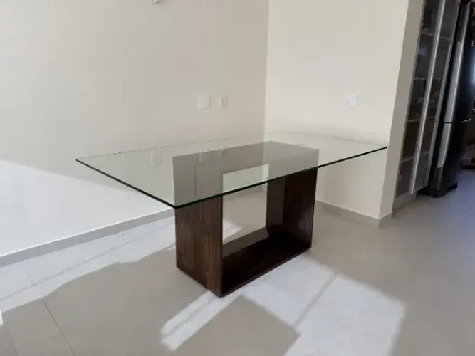 Mesa de jantar 180x100 tampo vidro base em madeira maciça