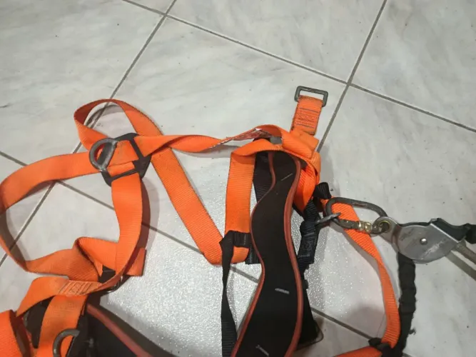 Cinto paraquedista abdominal com talabarte de posicionamento