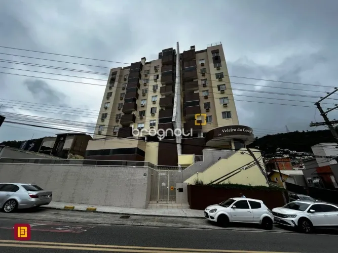Apartamento com 3 quartos, sendo 1 suíte na Costeira Do Pirajubae - Florianópolis