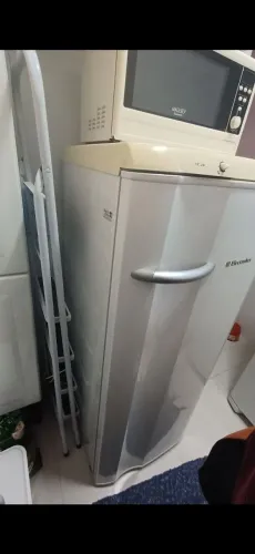 Geladeira Electrolux R26