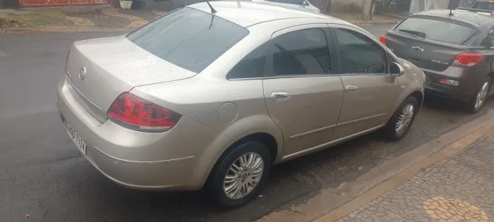 Fiat Linea LX 1.9/ 1.8 Flex 16V Dualogic 4P 2011