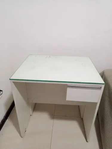 Mesa computador/manicure barata