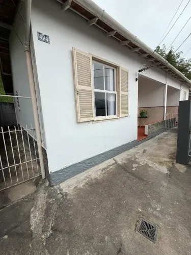 Casa Valparaíso, local nobre, Ab. Portugal, próxima do SMH, excelente preço - Petrópolis
