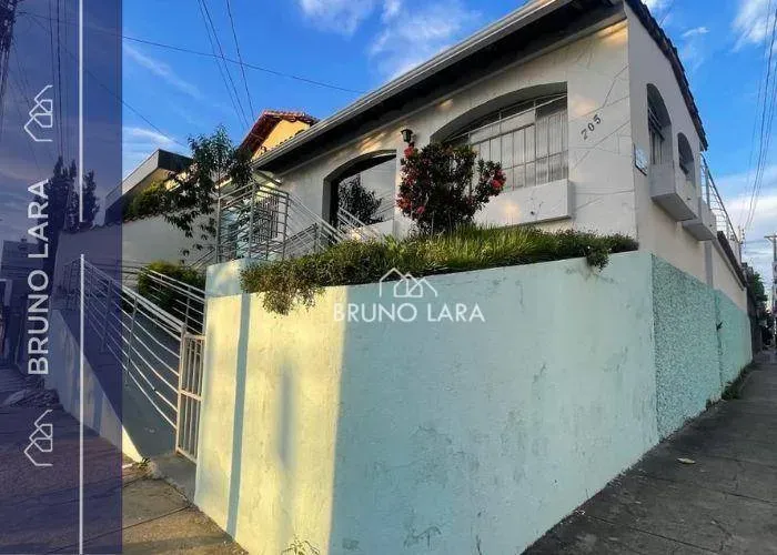 Casa à venda em Betim/MG - Bairro Centro