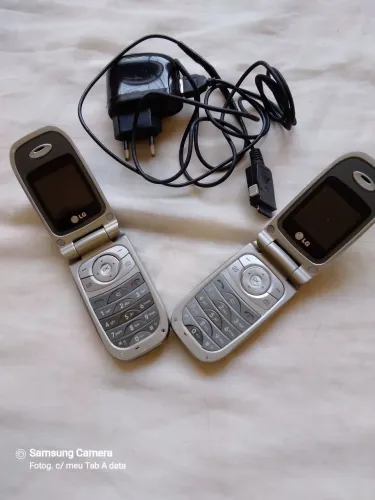 Dois celulares da LG para idosos