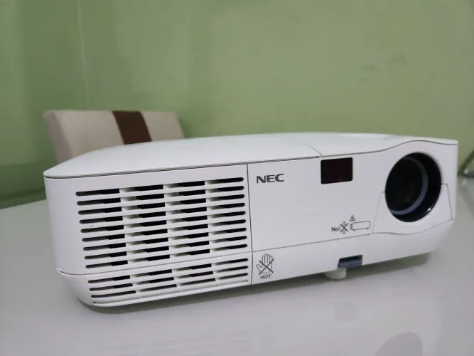 Projetor profissional NEC